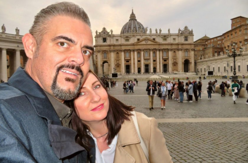 Orosz Györgynek a felesége a legnagyobb kritikusa: „Kriszta őszintén elmondja, ha valamelyik poénomat nem tartja elég ütősnek” | OroszGyuri.hu