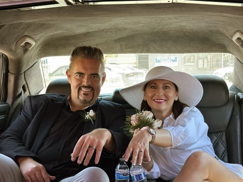 Elvis-imitátor adta össze a népszerű humoristát és szerelmét Las Vegasban | Story | OroszGyuri.hu