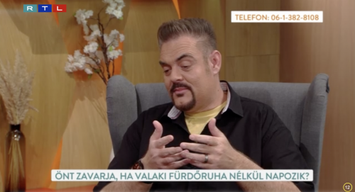 Orosz Gyuri pikáns helyzetben találta magát, amikor egy nudista strandon kellett stand-upolnia | OroszGyuri.hu